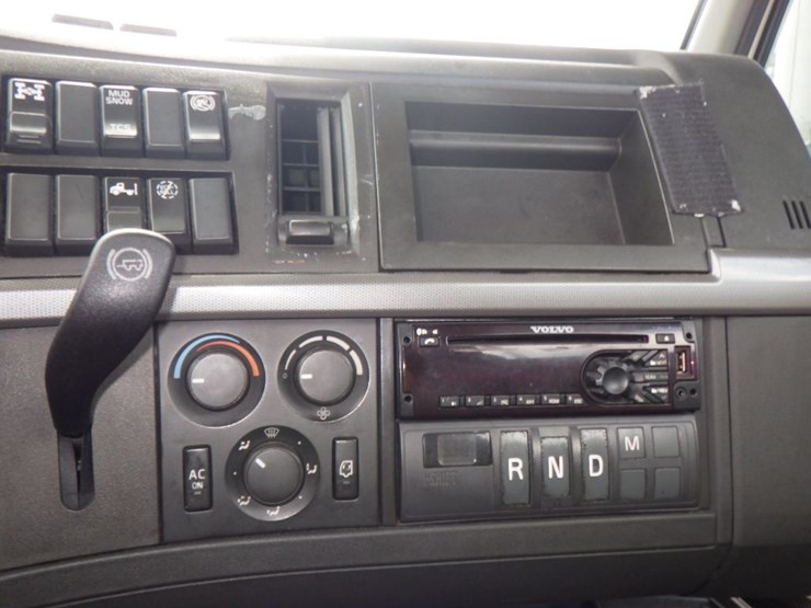 2020-volvo-vnr300-image-19