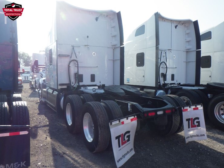 2023-peterbilt-579-image-13