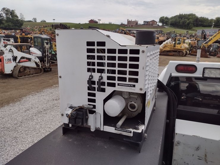 18-ford-f550-image-28