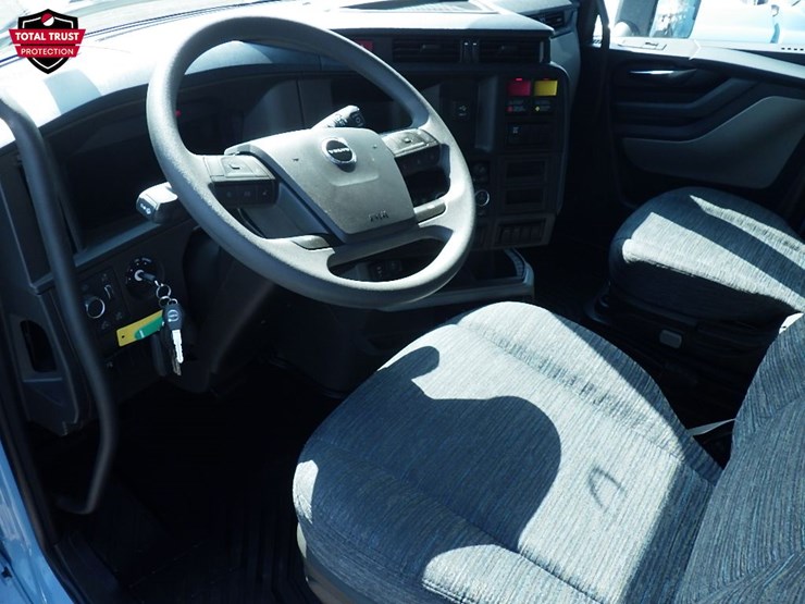 2026-volvo-vnl840-image-19