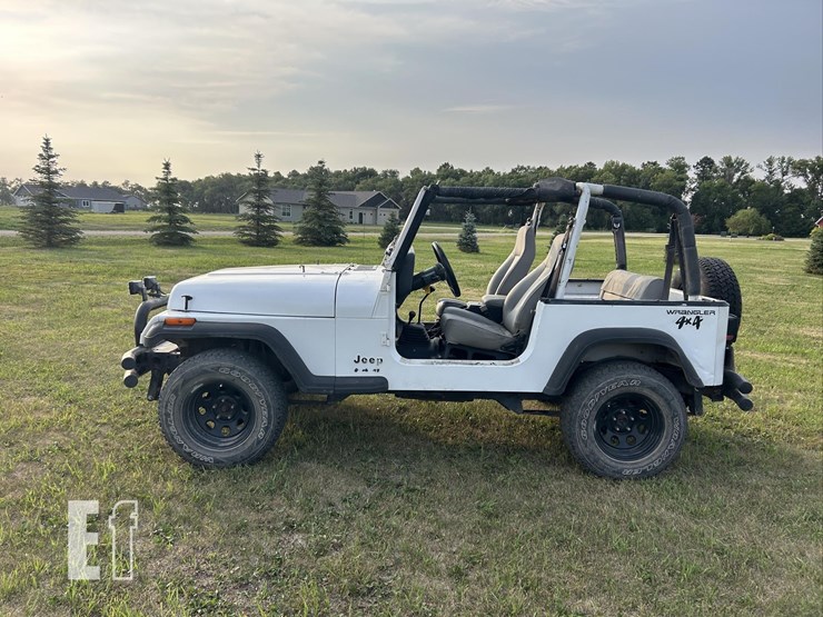 1993-jeep-wrangler-image-3