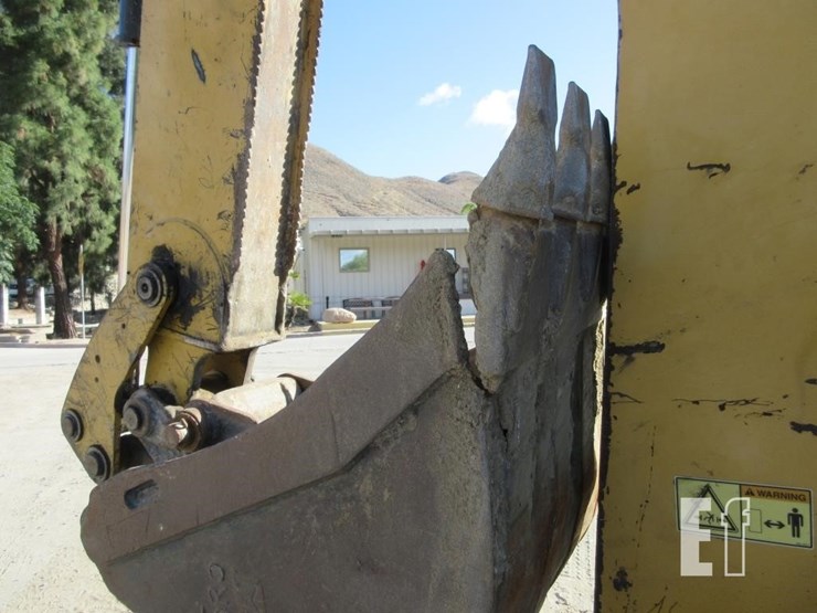 2013-caterpillar-420f-image-25