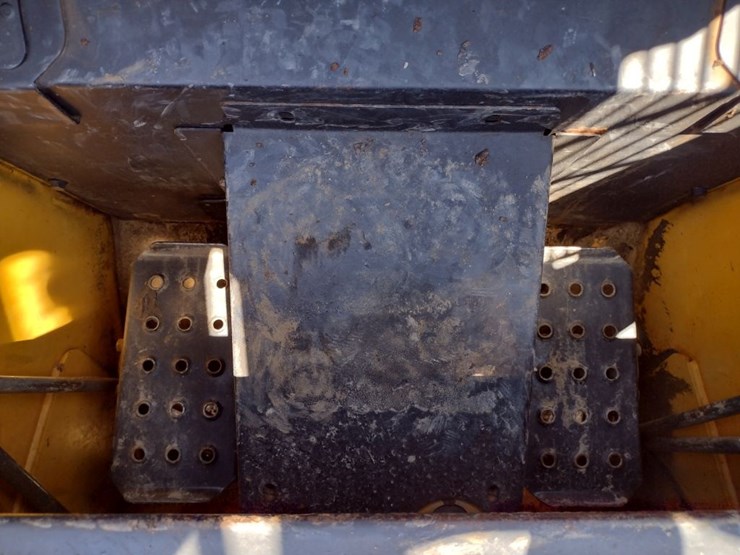 john-deere-240-image-10