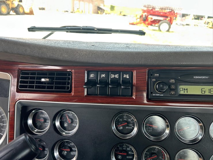 2007-kenworth-w900-image-21