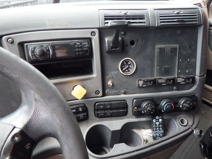2015-freightliner-cascadia-125-evolution-image-26