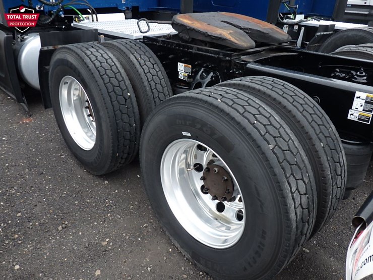 2023-peterbilt-579-image-14