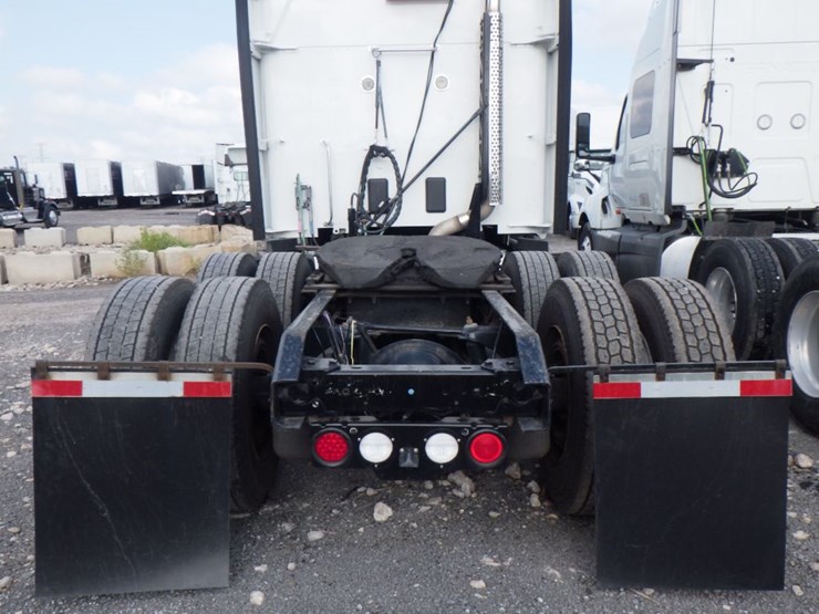 2021-kenworth-t680-image-10
