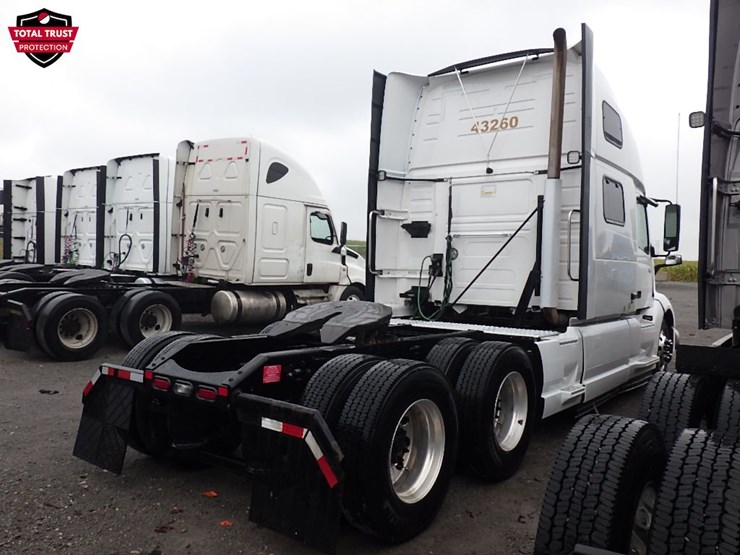 2023-volvo-vnl860-image-10
