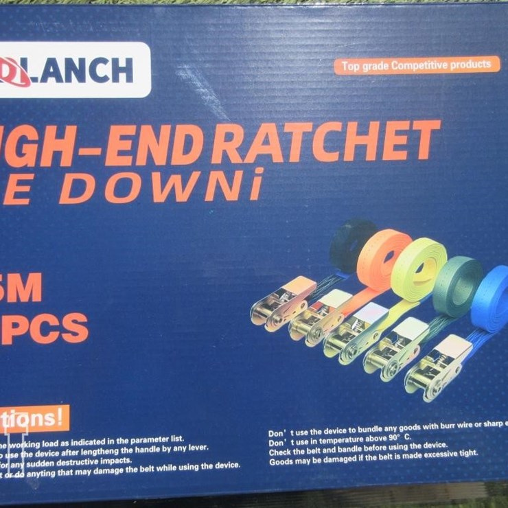 BOX OF HOOKLESS 3.5M RATCHET STRAPS