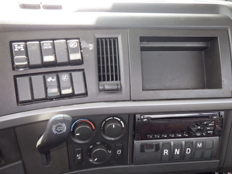 2020-volvo-vnr300-image-20