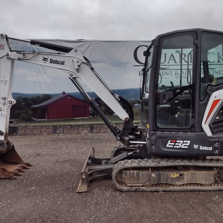 BOBCAT E32i