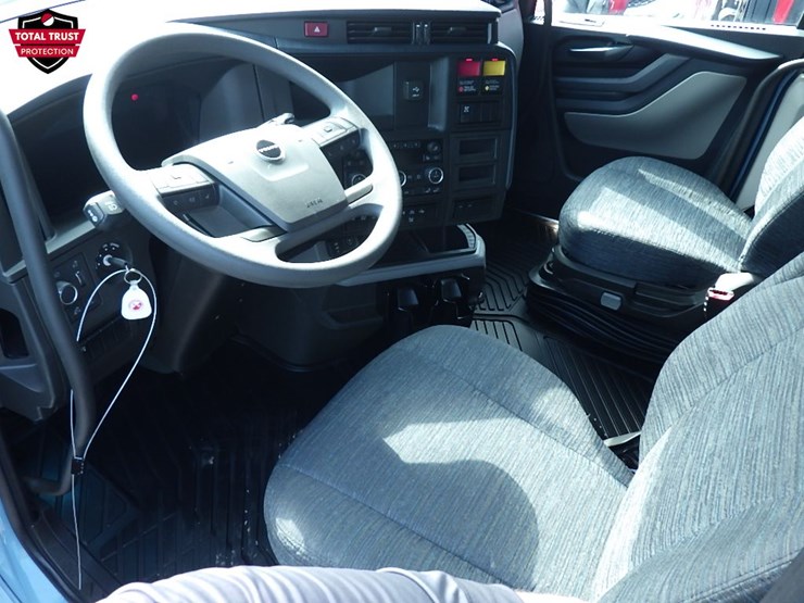 2026-volvo-vnl840-image-18
