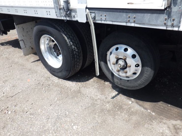 2016-peterbilt-220-image-5