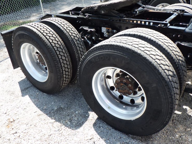 2022-peterbilt-579-image-6