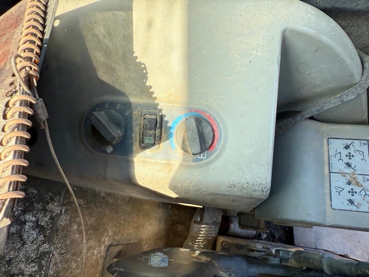 2001-bobcat-331-image-24