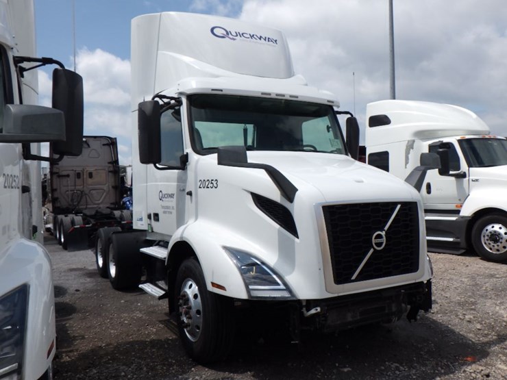 2020-volvo-vnr300-image-3