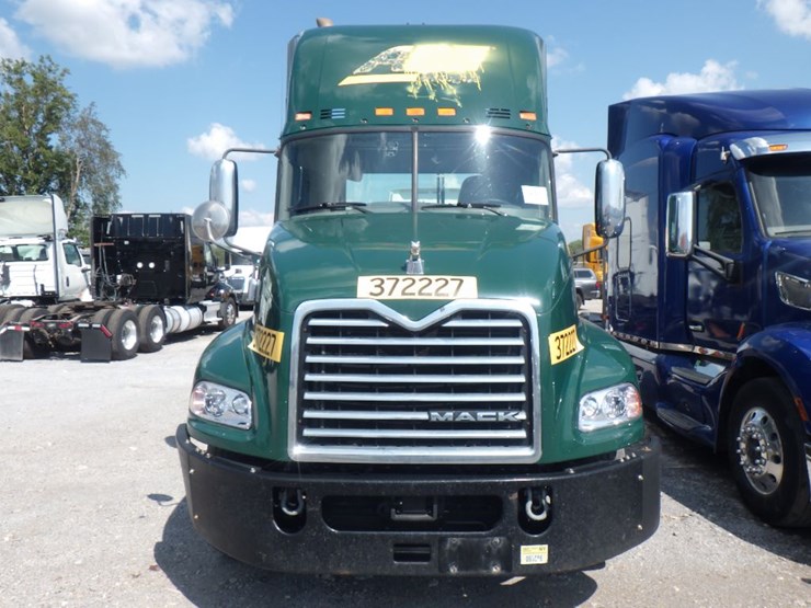 2018-mack-ch612-image-2