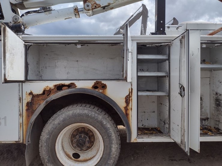 peterbilt-335-image-37