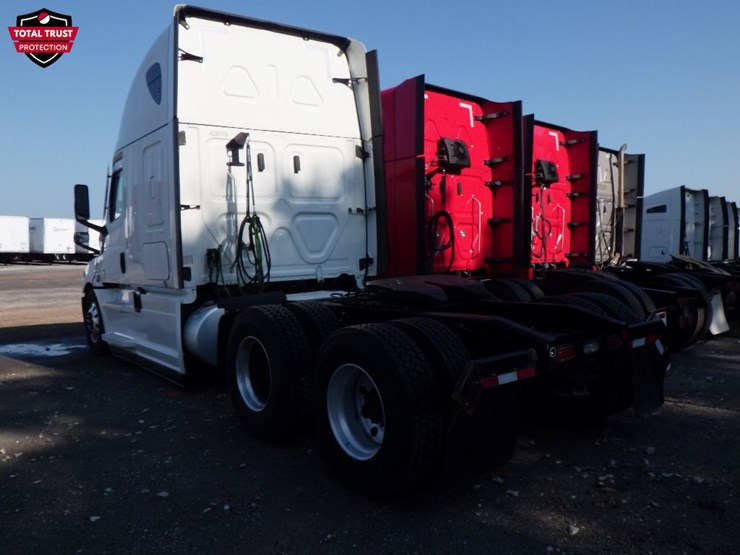 2022-freightliner-cascadia-126-image-11