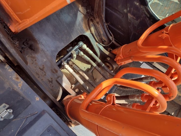 hitachi-zx160-lc-6n-image-37