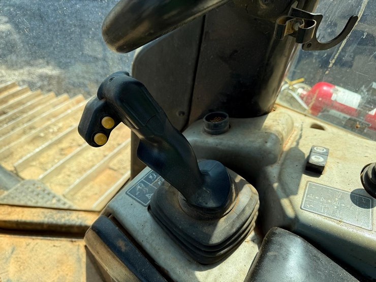 2013-caterpillar-d6n-lgp-image-22