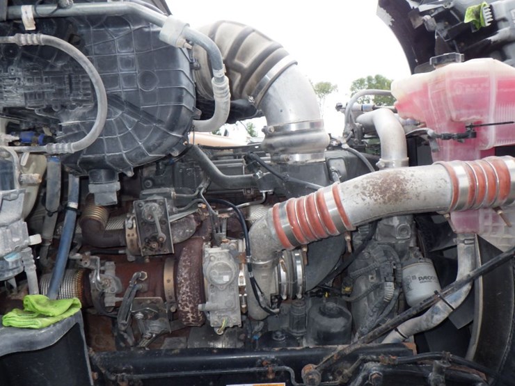 2015-kenworth-t880-image-21