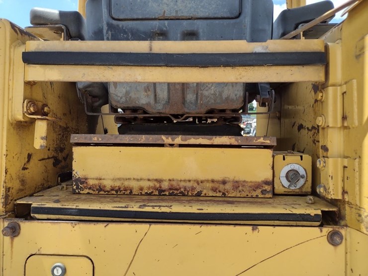 caterpillar-d4c-iii-image-32