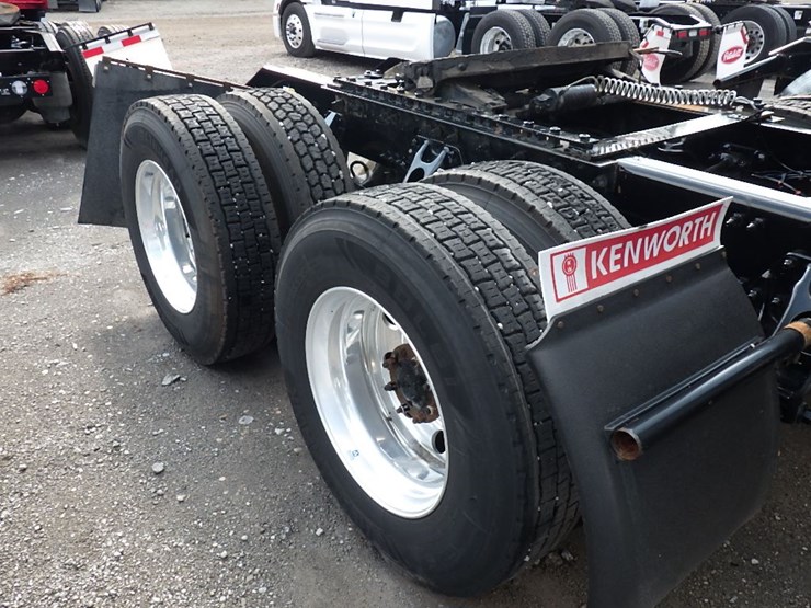 2024-kenworth-t680-image-11