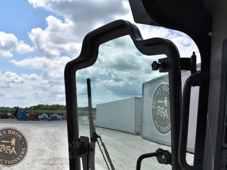 2019-new-holland-c232-image-51