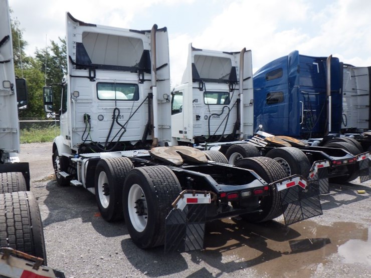 2020-volvo-vnr300-image-13