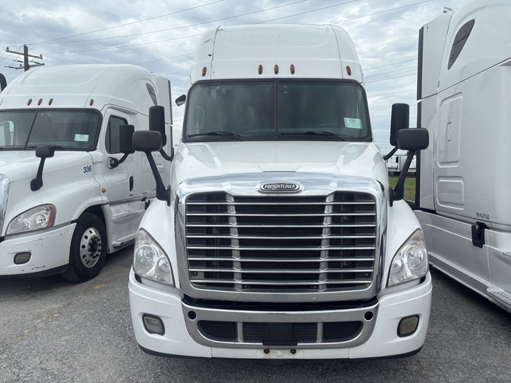 2017-freightliner-cascadia-125-evolution-image-2