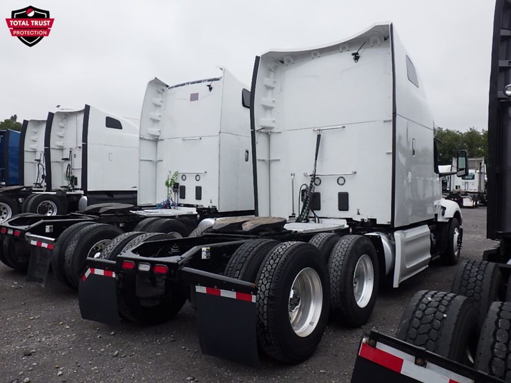 2023-peterbilt-579-image-12