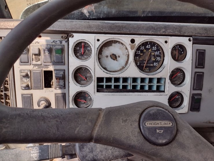 freightliner-fl70-image-7