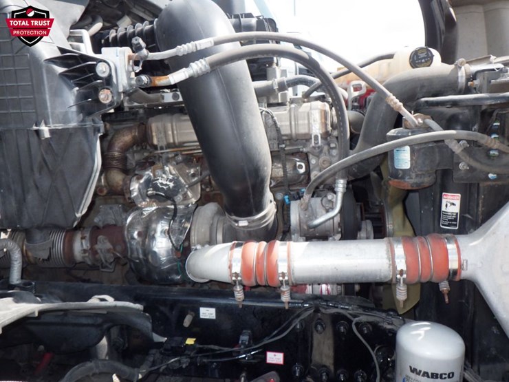2023-freightliner-cascadia-126-image-27