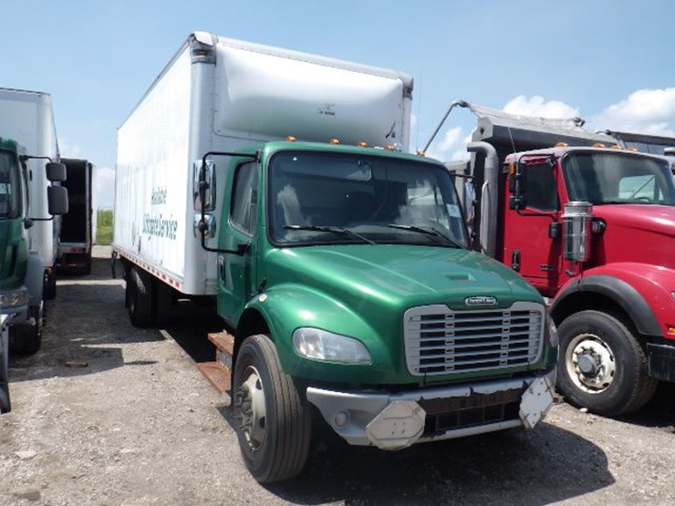 2016-freightliner-m2-106-image-3