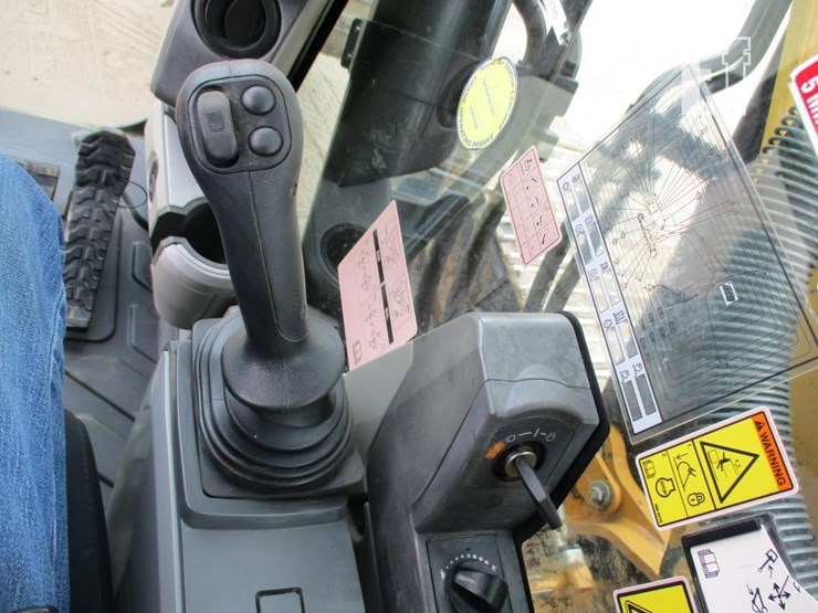 2015-caterpillar-336fl-image-10