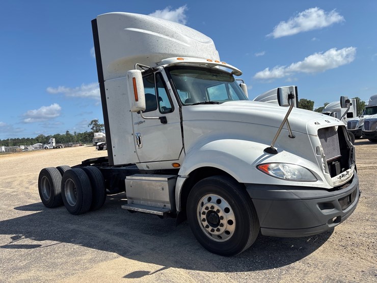2014-international-prostar-image-2