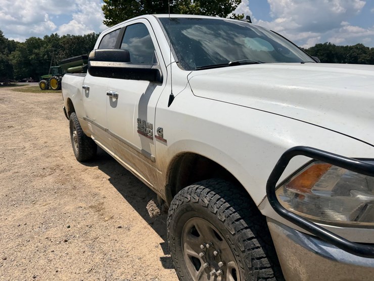 2015-dodge-2500-image-32