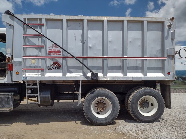 peterbilt-357-image-19