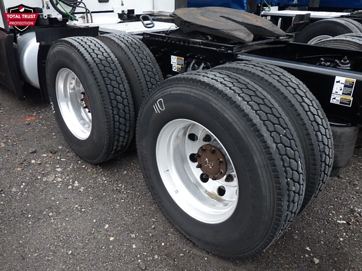 2023-peterbilt-579-image-15