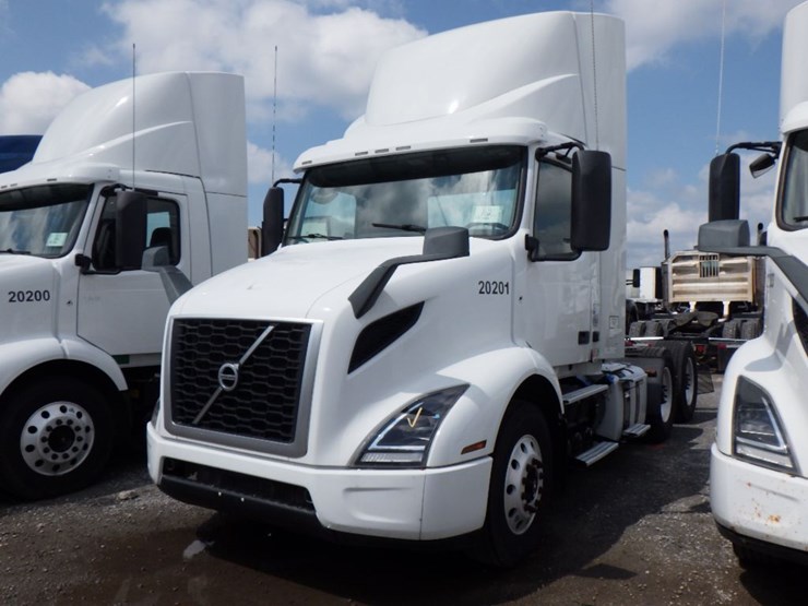 2020-volvo-vnr300-image-1