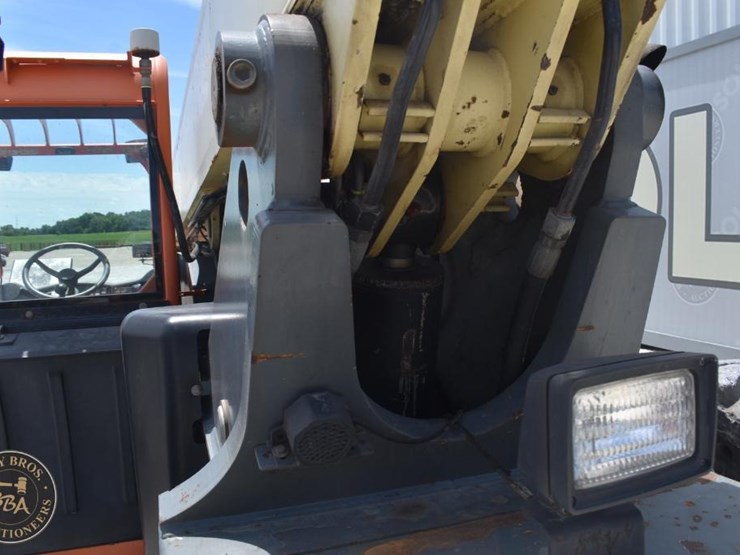 2012-jlg-g9-43a-image-17