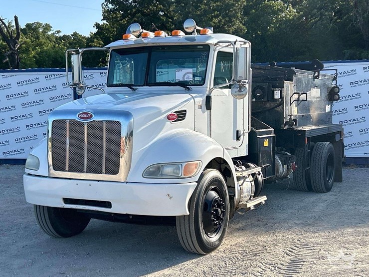 2011-peterbilt-337-image-1