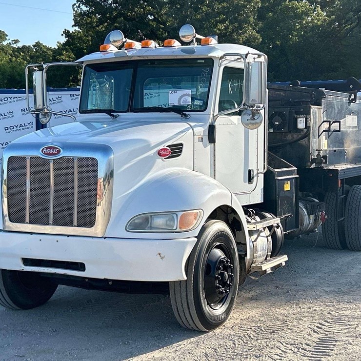 2011 PETERBILT 337