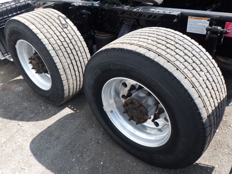 2019-volvo-vnr300-image-12