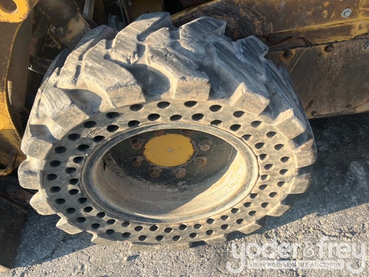 2021-caterpillar-236d-image-12
