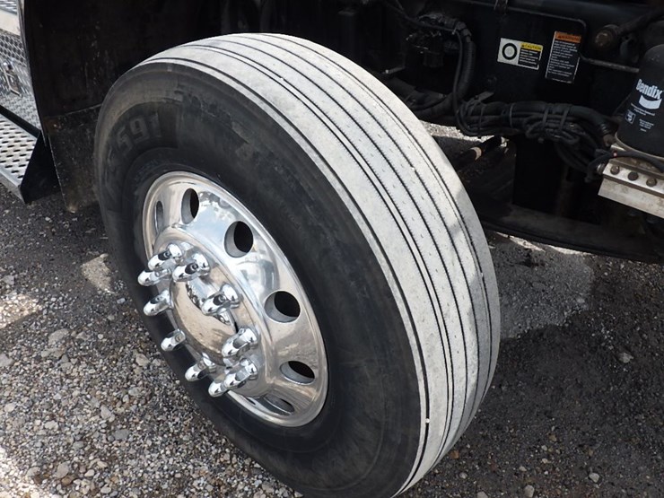 2015-kenworth-t800-image-26