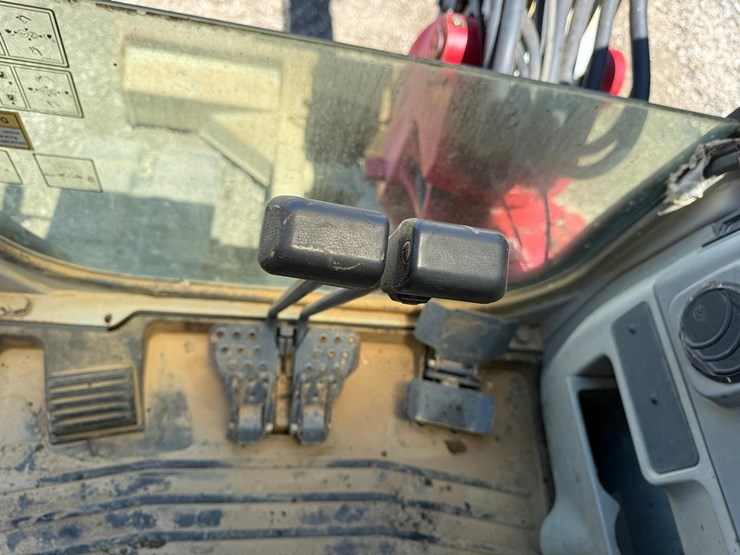 2012-takeuchi-tb250-image-18