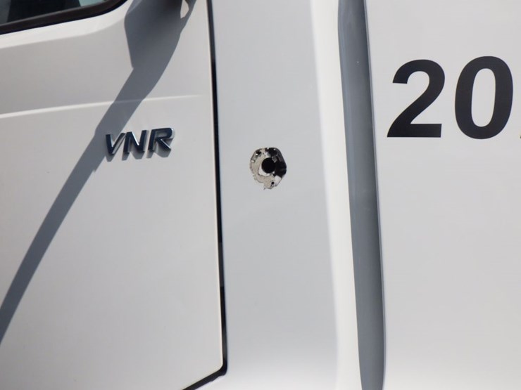 2020-volvo-vnr300-image-6