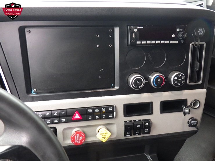 2023-freightliner-cascadia-126-image-22